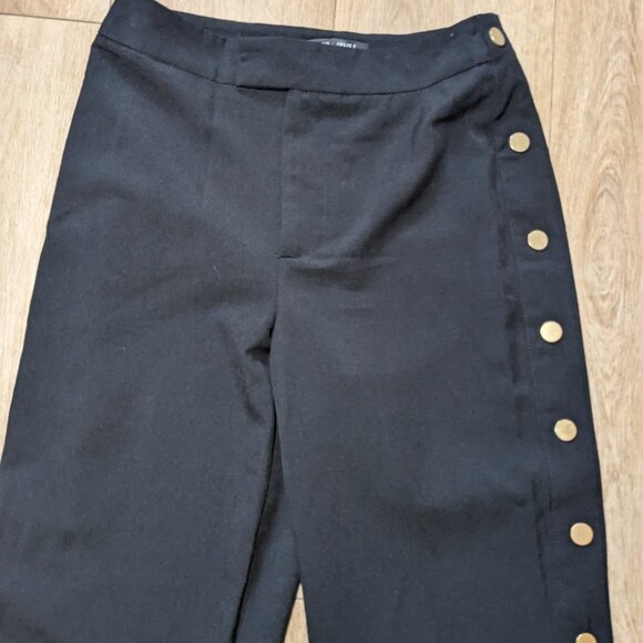 Romeo & Juliet Couture Black Pants Gold Side Snaps NWT Size S - Picture 3 of 11